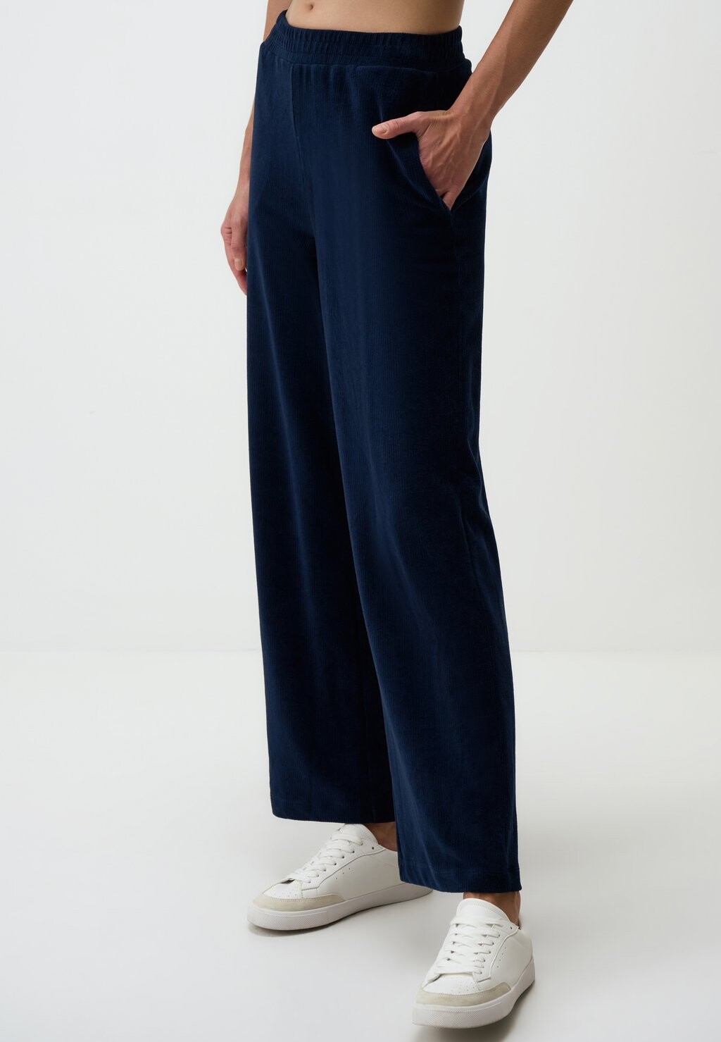 Брюки NAVY VELVET WIDE-LEG Jimmy Key, темно-синий
Брюки NAVY VELVET WIDE-LEG Jimmy Key, темно-синий