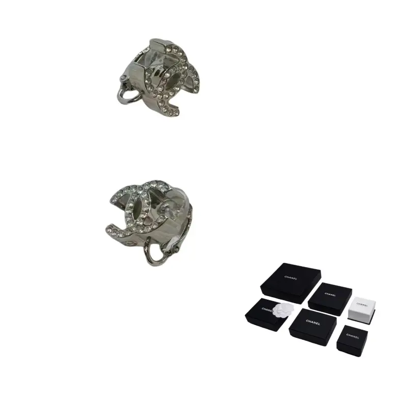 CHANEL Металлические клипсы Women's Silver
CHANEL Металлические клипсы Women's Silver