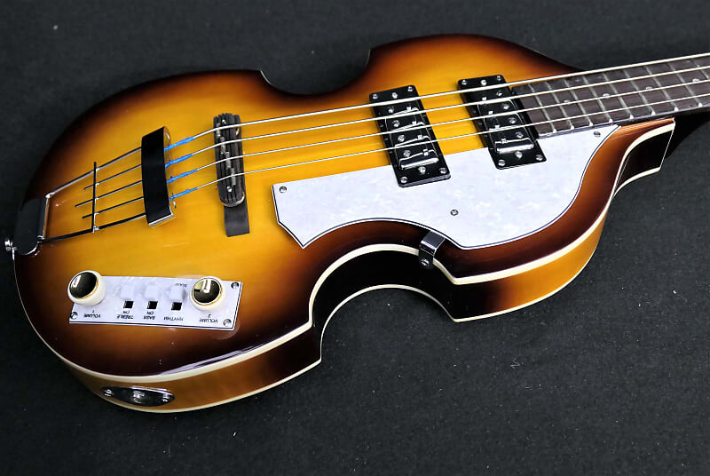 Басс гитара Hofner CAVERN Reissue Beatle Bass HI-CA-PE-SB with Tea Cup Knobs and Upgraded with Flat Wound Strings, White Switches & Rugby Ball Tuner Buttons.
Басс гитара Hofner CAVERN Reissue Beatle Bass HI-CA-PE-SB with Tea Cup Knobs and Upgraded with Flat Wound Strings, White Switches & Rugby Ball Tuner Buttons.
