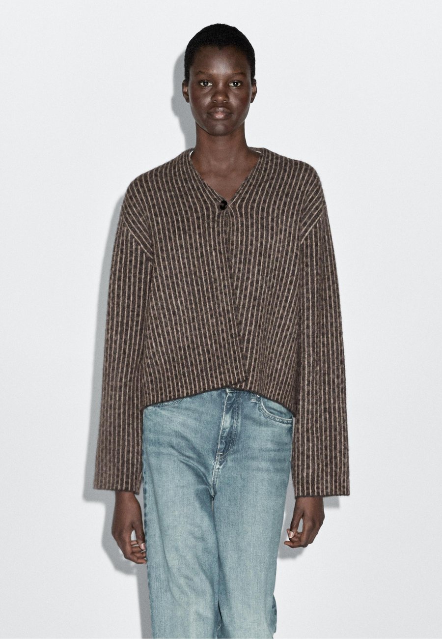 Кардиган Massimo Dutti PINSTRIPE, Beige
Кардиган Massimo Dutti PINSTRIPE, Beige