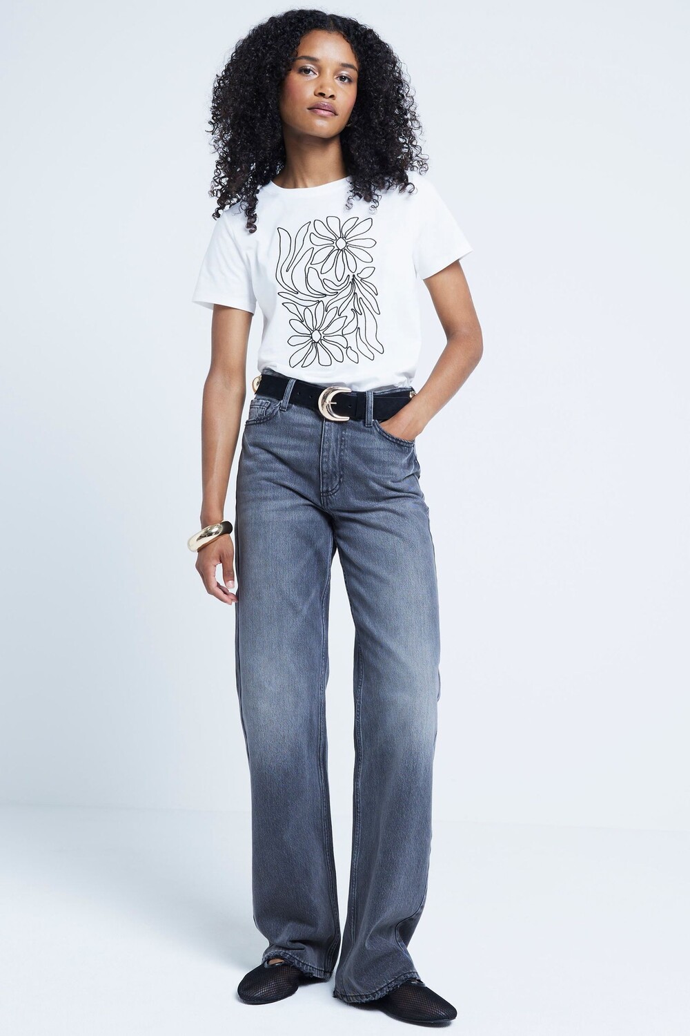 Футболка с цветочной вышивкой River Island, белый
Футболка с цветочной вышивкой River Island, белый