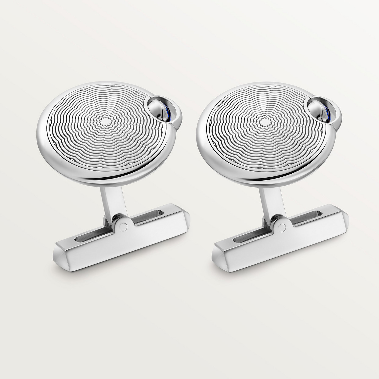 Запонки Cartier Boutons de manchettes Ballon Bleu de Cartier, цельное серебро
Запонки Cartier Boutons de manchettes Ballon Bleu de Cartier, цельное серебро