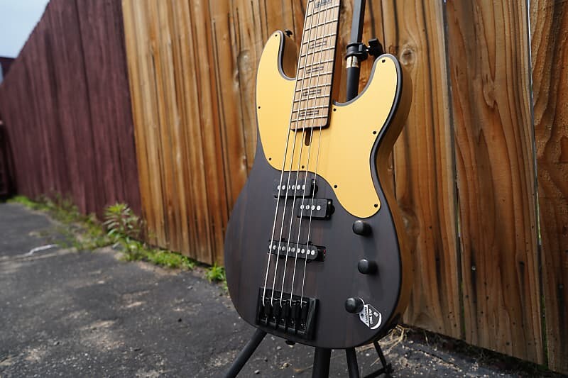 Басс гитара Schecter DIAMOND SERIES Model-T 5 Exotic Ziricote - Natural Satin 5-String Electric Bass Guitar
Басс гитара Schecter DIAMOND SERIES Model-T 5 Exotic Ziricote - Natural Satin 5-String Electric Bass Guitar