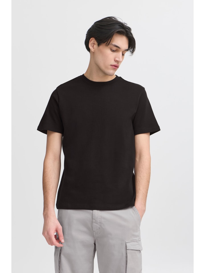 Рубашка с круглым вырезом CFNILO черного цвета CASUAL FRIDAY
Рубашка с круглым вырезом CFNILO черного цвета CASUAL FRIDAY