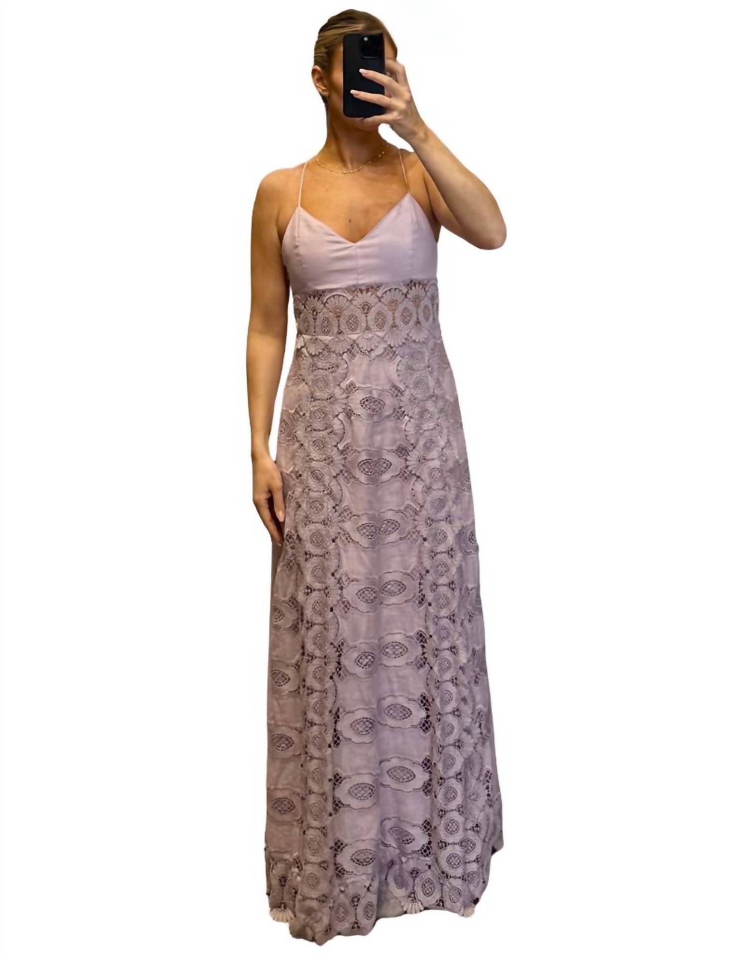Платье макси Madeira в сиреневом цвете BTB Los Angeles
Платье макси Madeira в сиреневом цвете BTB Los Angeles