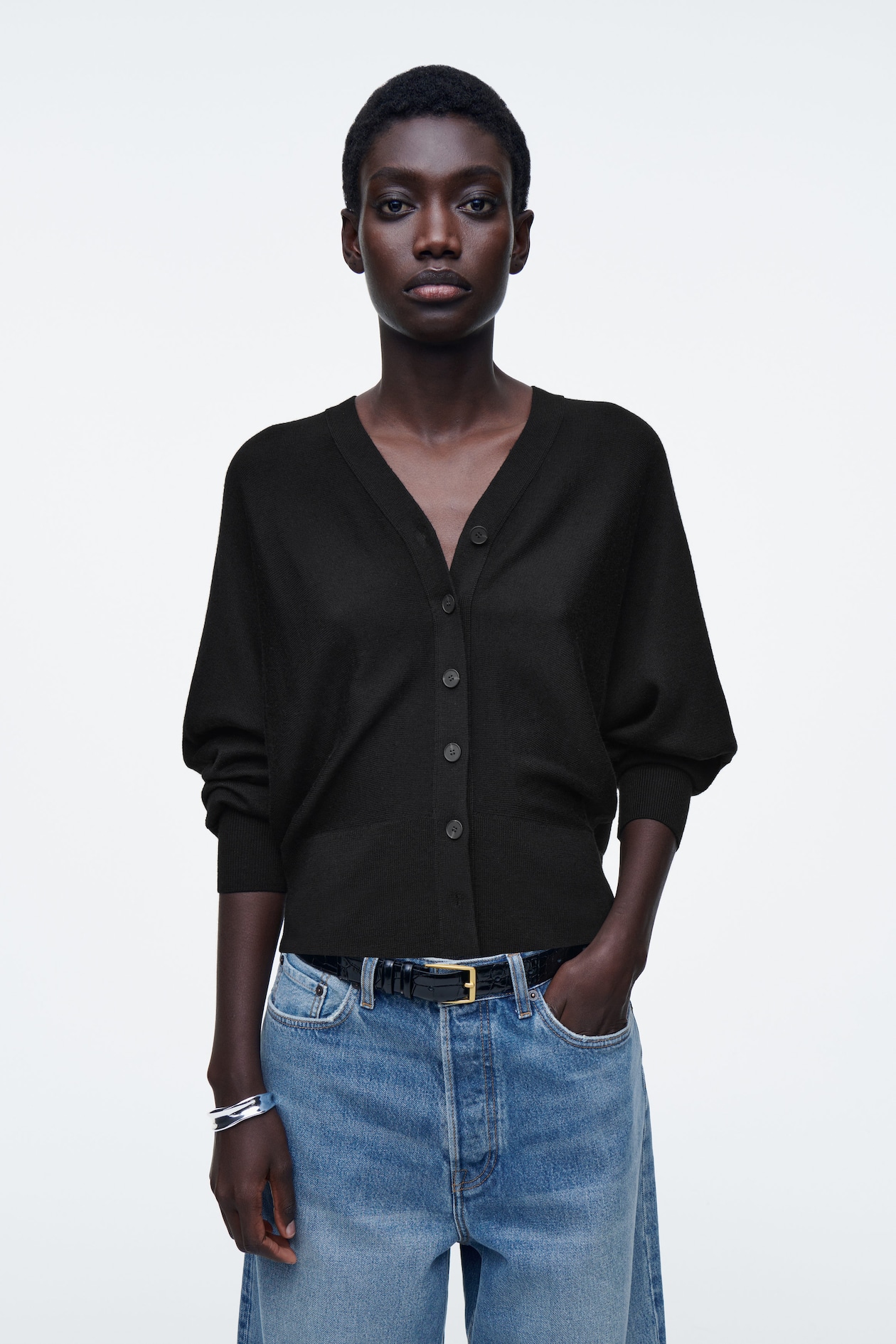 Кардиган из мериносовой шерсти с рукавами летучая мышь COS, черный 
Кардиган из мериносовой шерсти с рукавами летучая мышь COS, черный