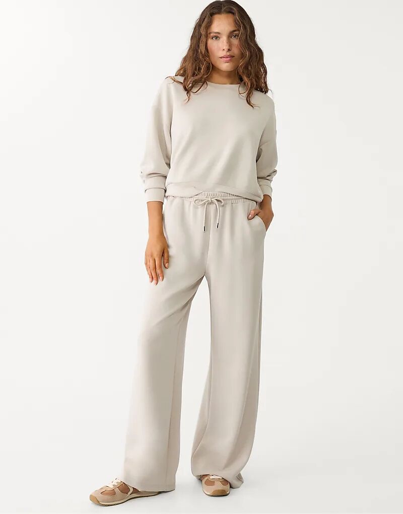 Мягкие брюки-палаццо Stradivarius серого цвета
Мягкие брюки-палаццо Stradivarius серого цвета