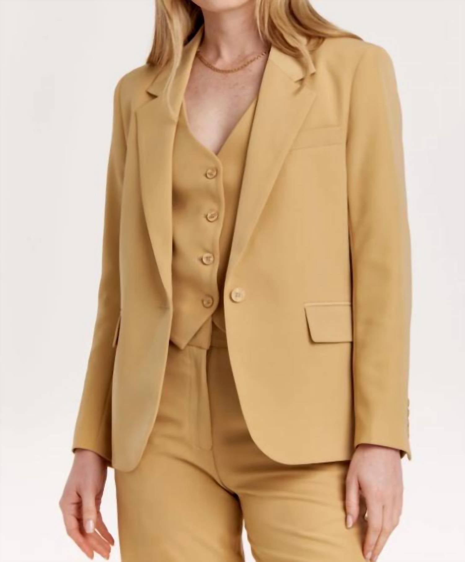 Блейзер Baylor с зазубренным воротником цвета гречихи Another Love, цвет buckwheat
Блейзер Baylor с зазубренным воротником цвета гречихи Another Love, цвет buckwheat