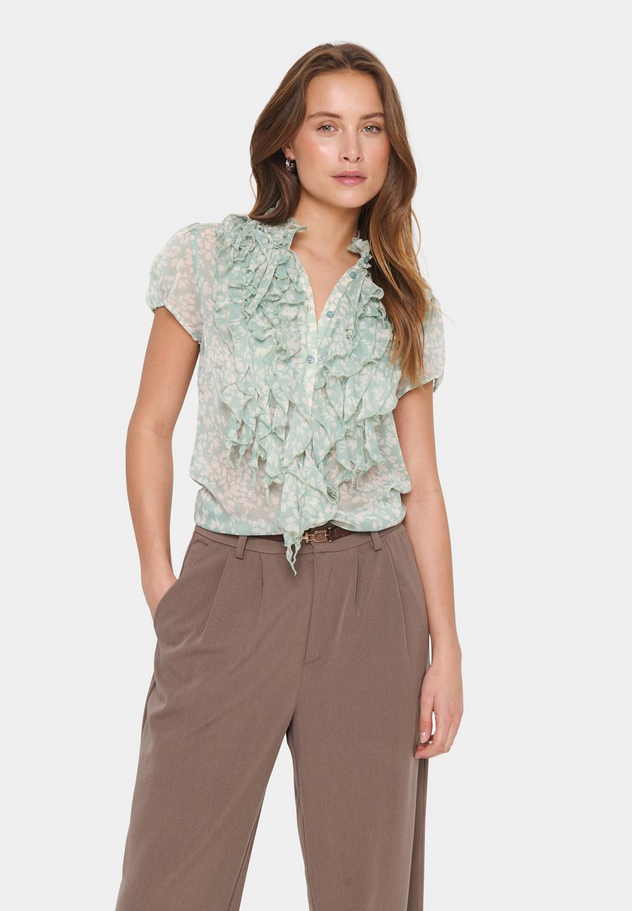 Блуза Saint Tropez LILJASZ CRINKLE SS SHIRT, Blue Surf Blooming/Green
Блуза Saint Tropez LILJASZ CRINKLE SS SHIRT, Blue Surf Blooming/Green