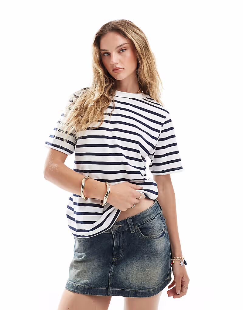 Футболка свободного кроя Brave Soul Ringer с воротником-стойкой в полоску белого и темно-синего цветов
Футболка свободного кроя Brave Soul Ringer с воротником-стойкой в полоску белого и темно-синего цветов