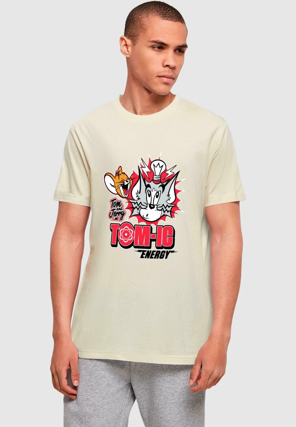 Футболка с принтом TOM AND JERRY TOMIC ENERGY ABSOLUTE CULT, песочный
Футболка с принтом TOM AND JERRY TOMIC ENERGY ABSOLUTE CULT, песочный