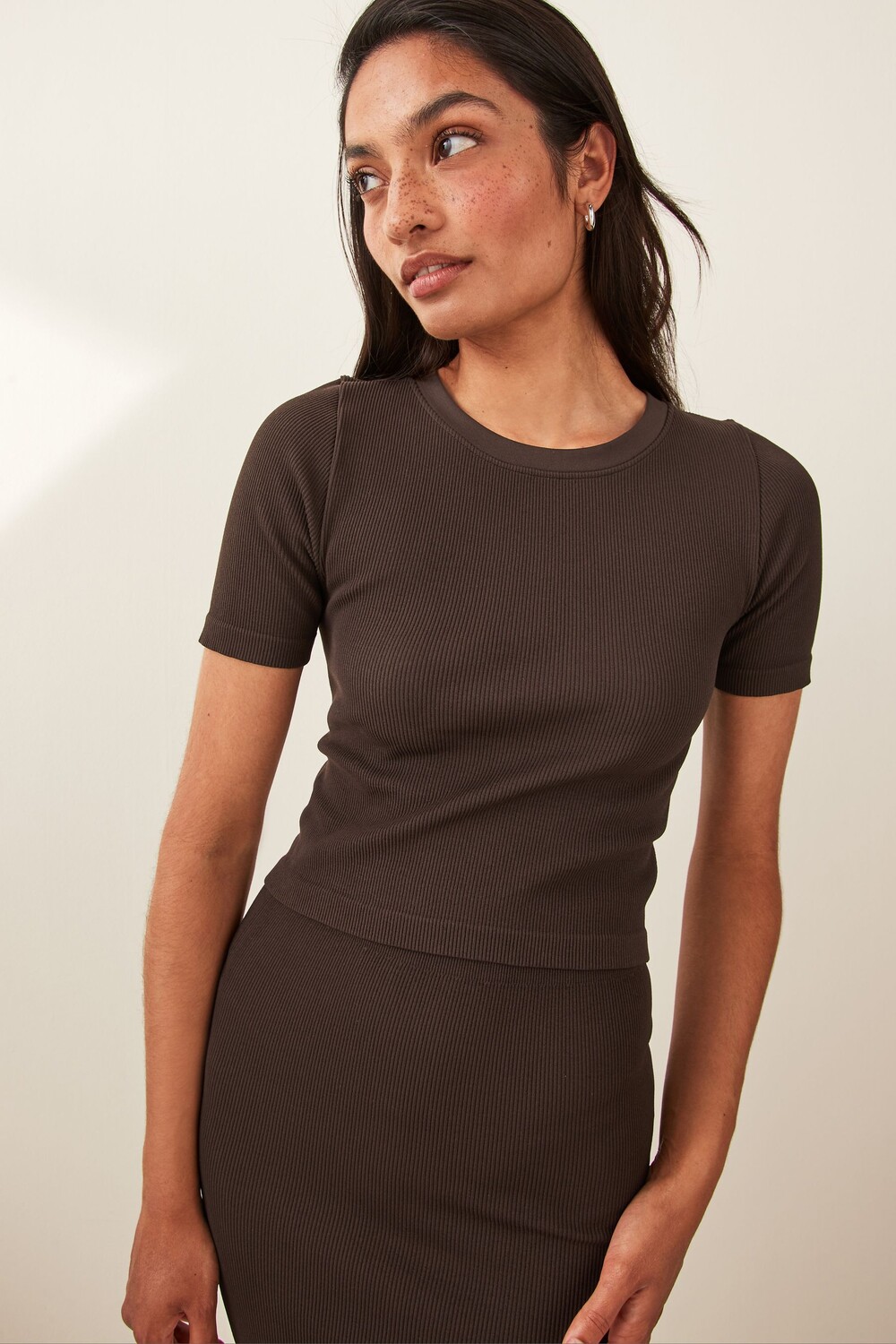 Узкий топ в рубчик с короткими рукавами Next, коричневый
Узкий топ в рубчик с короткими рукавами Next, коричневый