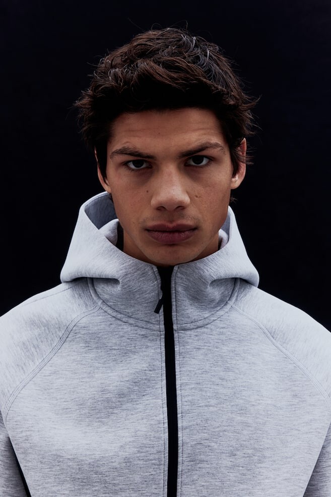 Спортивная куртка с капюшоном из материала drymove H&M, серый
Спортивная куртка с капюшоном из материала drymove H&M, серый