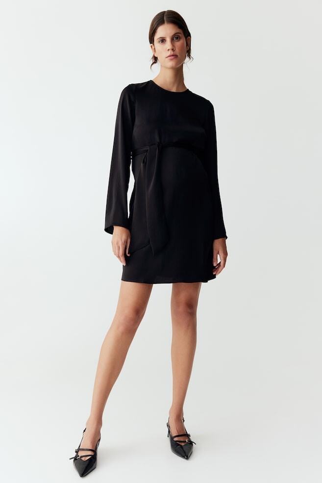 Атласное платье mom с поясом H&M, черный
Атласное платье mom с поясом H&M, черный