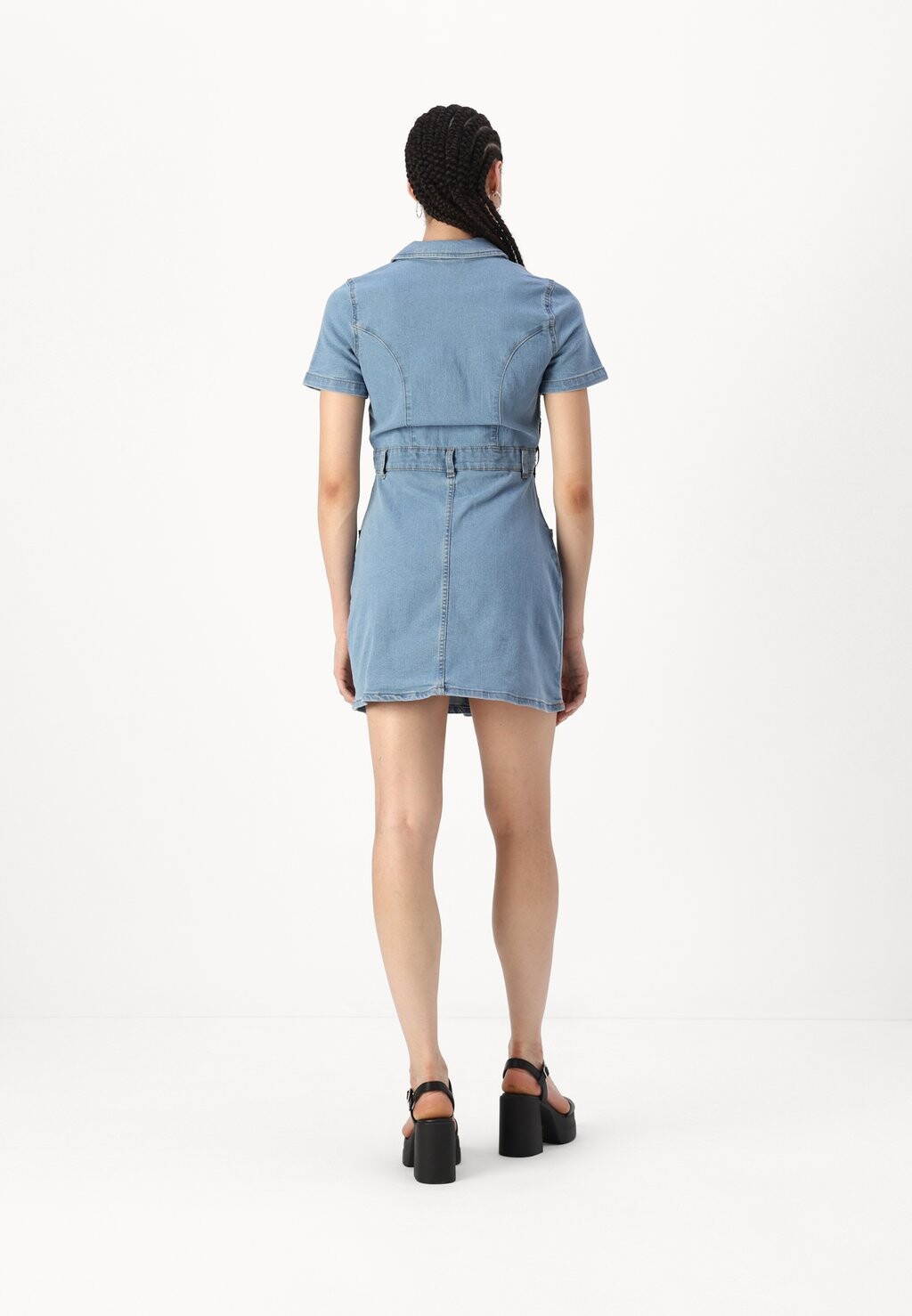 Платье из денима Noisy May, светло-голубой деним
Платье из денима Noisy May, светло-голубой деним