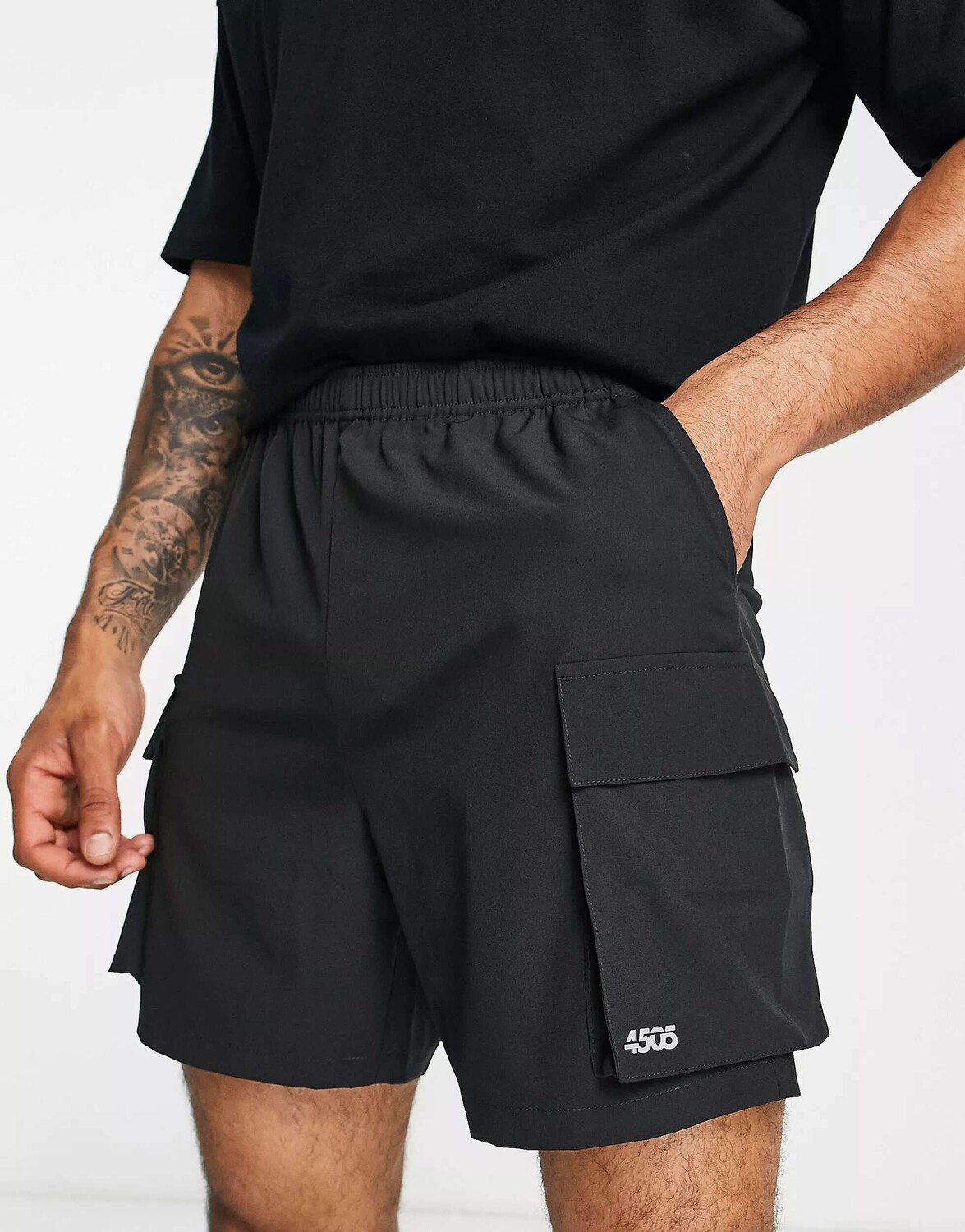 Черные быстросохнущие спортивные шорты с накладными карманами Icon ASOS
Черные быстросохнущие спортивные шорты с накладными карманами Icon ASOS