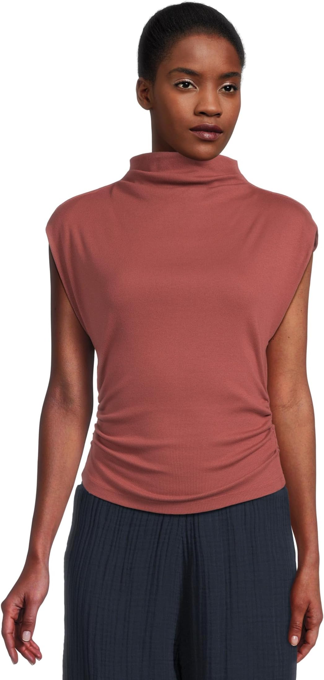 Топ Michael Stars Amara Mock Neck Power Shoulder Top, Muse
Топ Michael Stars Amara Mock Neck Power Shoulder Top, Muse