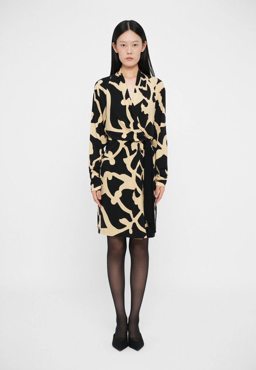 Платье Diane von Furstenberg ARLO MINI DRESS, Black
Платье Diane von Furstenberg ARLO MINI DRESS, Black