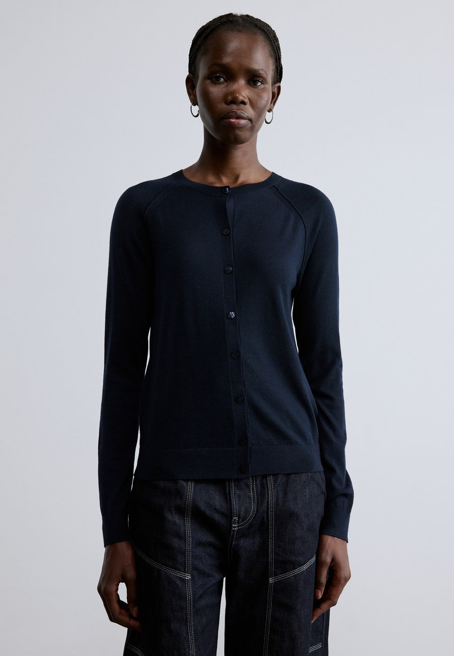 Кардиган BOSS FONAMI, Dark Blue
Кардиган BOSS FONAMI, Dark Blue