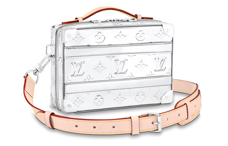 LOUIS VUITTON Зеркало с монограммой для багажника 
LOUIS VUITTON Зеркало с монограммой для багажника