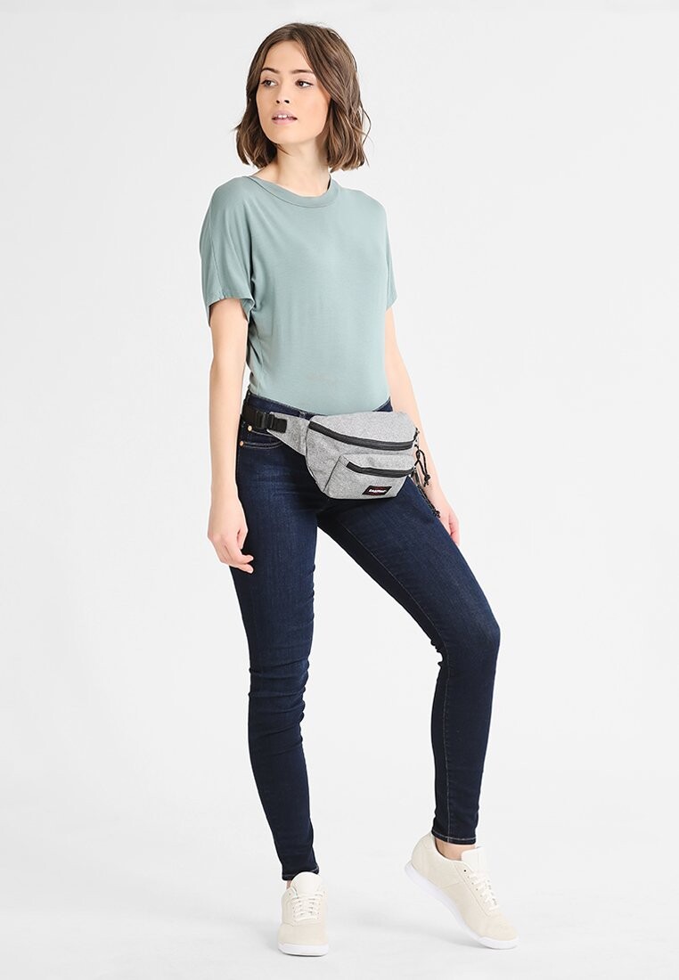 Поясная сумка Eastpak
Поясная сумка Eastpak