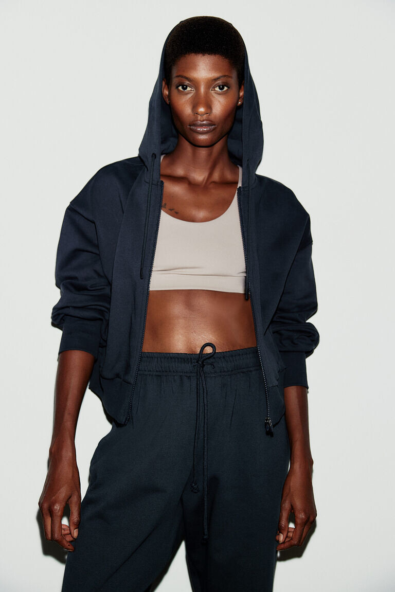 Комплект из 2 спортивных бюстгальтеров средней поддержки H&M, бежевый
Комплект из 2 спортивных бюстгальтеров средней поддержки H&M, бежевый