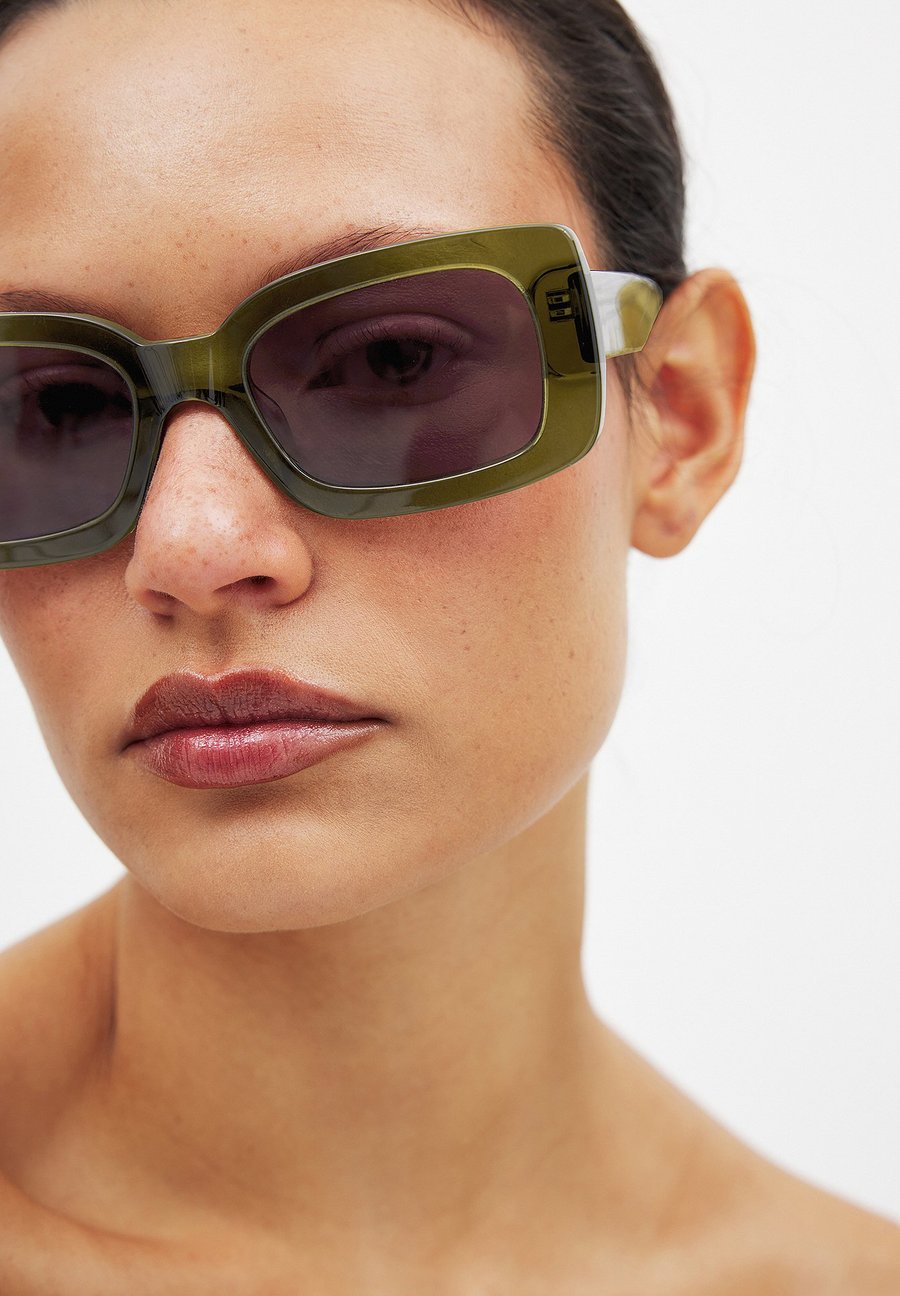Солнцезащитные очки NA-KD Sunglasses, Green
Солнцезащитные очки NA-KD Sunglasses, Green