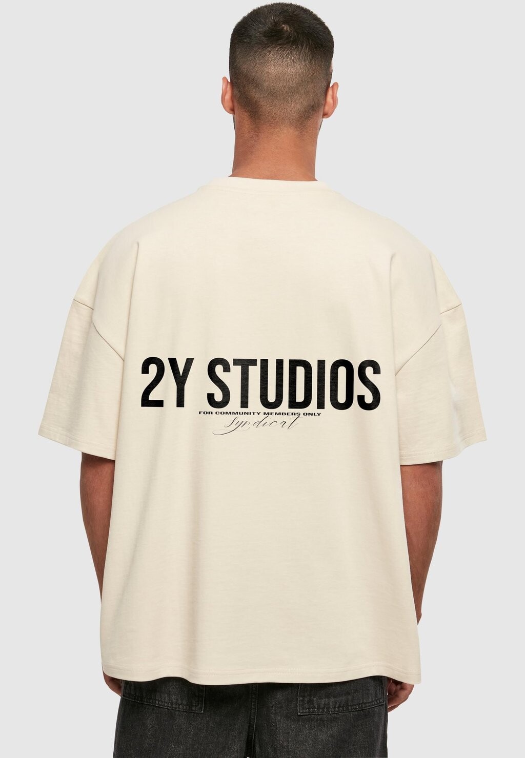 Футболка с принтом TEE 2Y Studios, песочный
Футболка с принтом TEE 2Y Studios, песочный