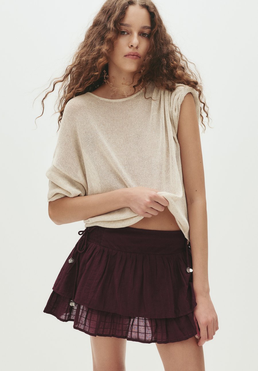 Юбка PULL&BEAR RUFFLED WITH BEADS, Bordeaux
Юбка PULL&BEAR RUFFLED WITH BEADS, Bordeaux
