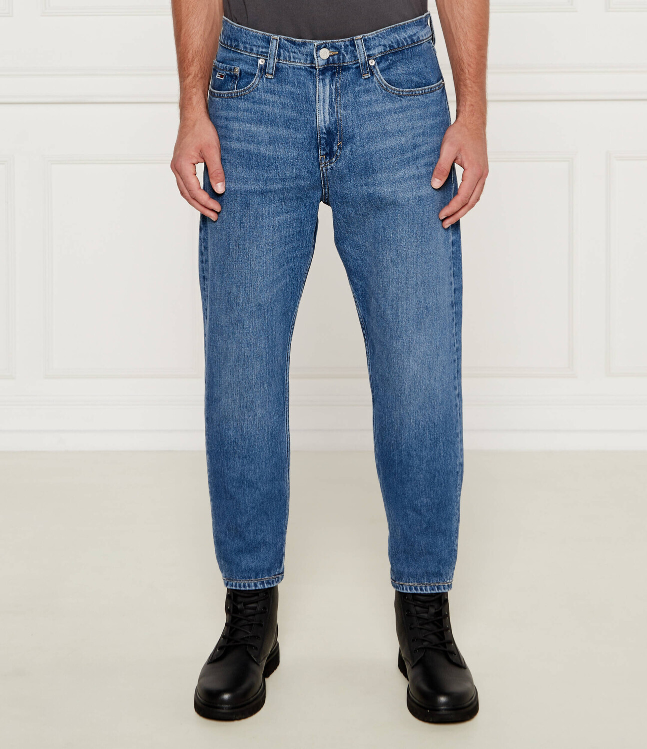 Джинсы Tommy Jeans ISAAC Loose fit, синий
Джинсы Tommy Jeans ISAAC Loose fit, синий