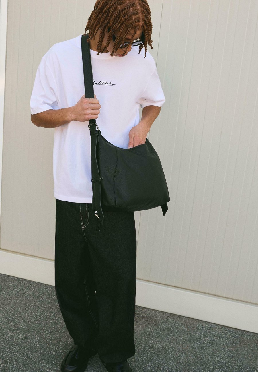 Сумка кросс-боди Bershka Cross body bag, Mottled Dark Grey
Сумка кросс-боди Bershka Cross body bag, Mottled Dark Grey