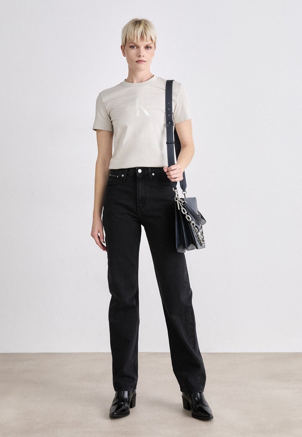 Джинсы прямого кроя HIGH RISE STRAIGHT Calvin Klein Jeans, черный деним
Джинсы прямого кроя HIGH RISE STRAIGHT Calvin Klein Jeans, черный деним