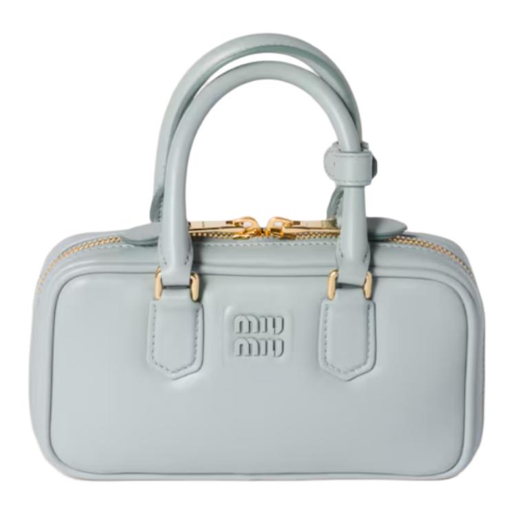 MIU MIU Кожаная мини-сумка через плечо женская светло-голубая
MIU MIU Кожаная мини-сумка через плечо женская светло-голубая