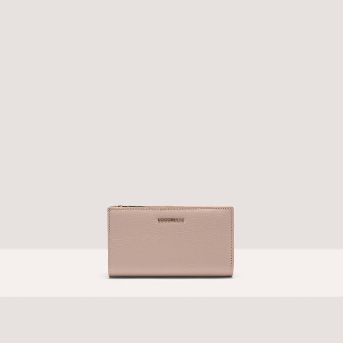 Кошелек Coccinelle Metallic Soft, цвет Rosette
Кошелек Coccinelle Metallic Soft, цвет Rosette