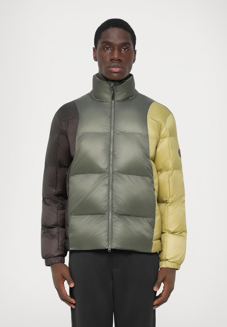 Куртка EA7 Emporio Armani MOUNTAIN JACKET, Mulled Basil/Dark Green
Куртка EA7 Emporio Armani MOUNTAIN JACKET, Mulled Basil/Dark Green