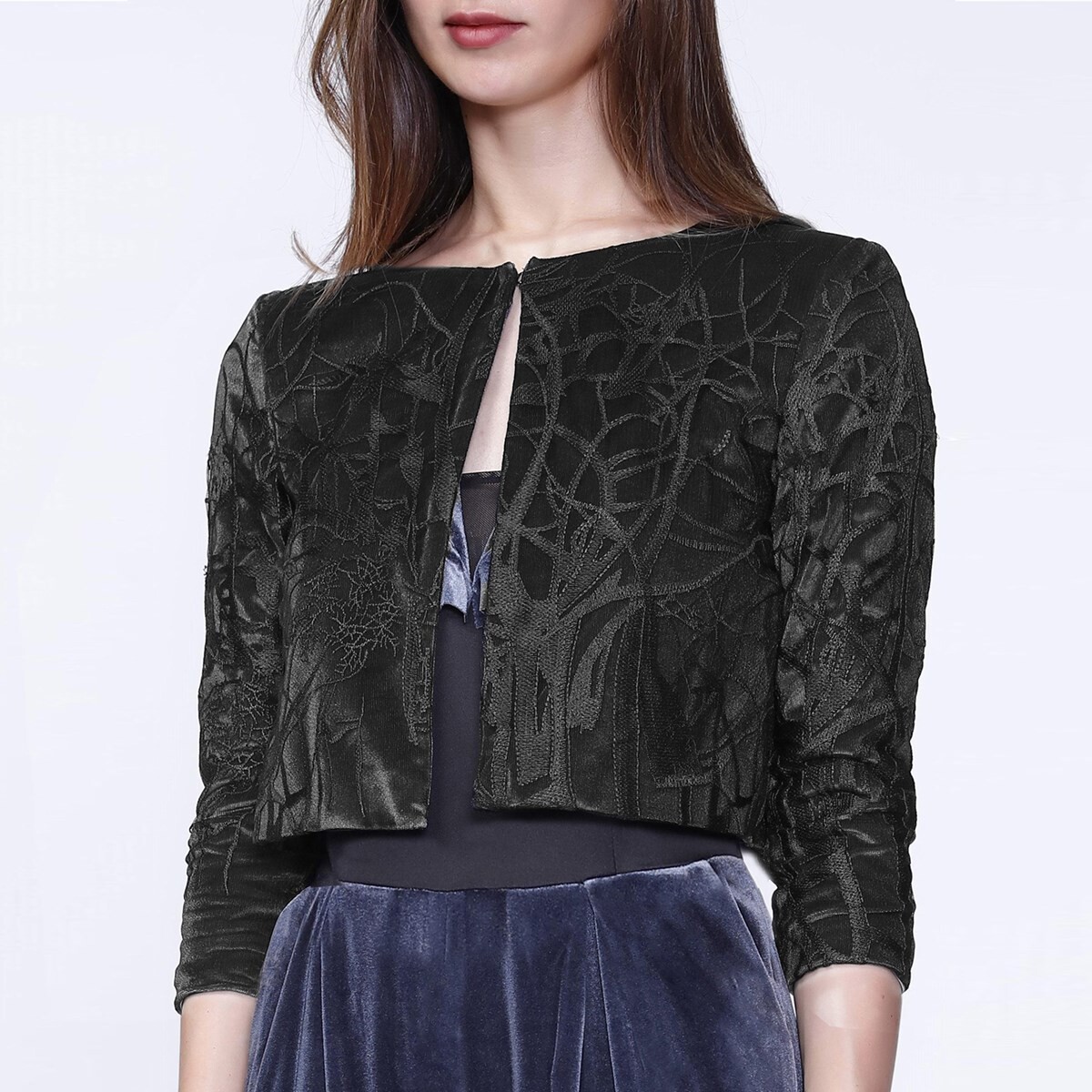 Короткий жакет из кружева и бархата Smart And Joy, черный
Короткий жакет из кружева и бархата Smart And Joy, черный