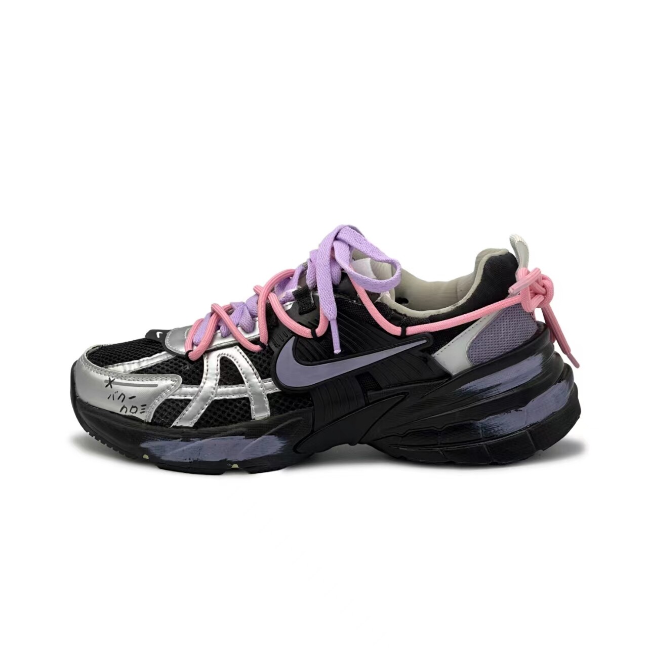 Кроссовки для бега V2K Run женские с низким верхом, черные/серебристые Nike
Кроссовки для бега V2K Run женские с низким верхом, черные/серебристые Nike