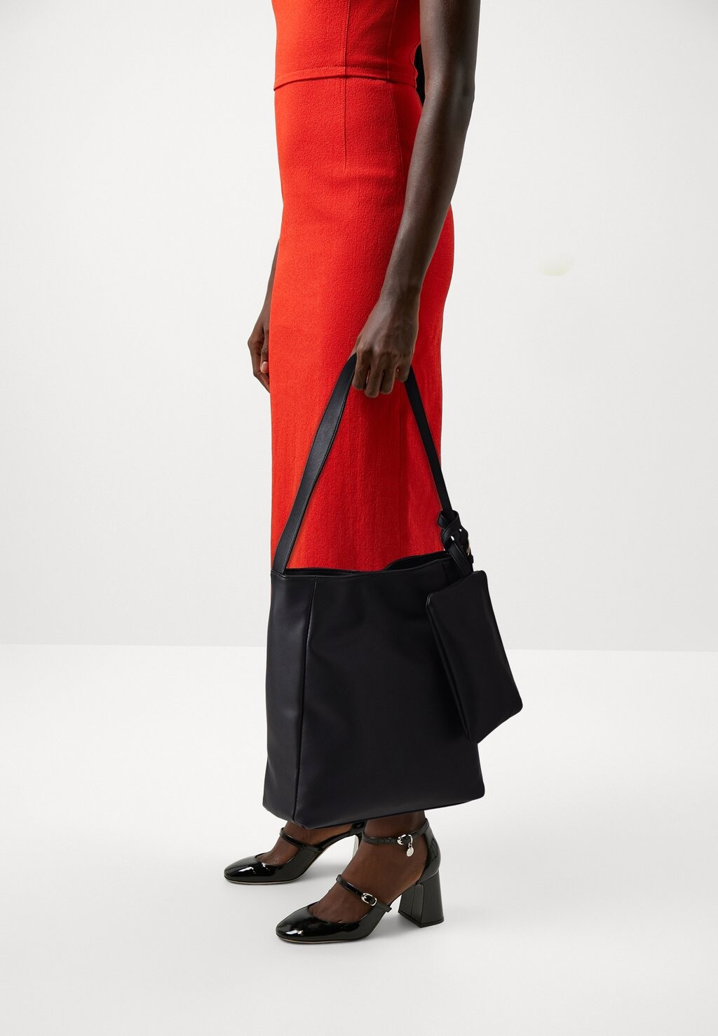 Сумочка SET Even&Odd, черный
Сумочка SET Even&Odd, черный