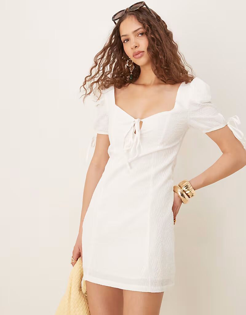 Платье-мини с рукавами-фонариками Collective The Label белого цвета
Платье-мини с рукавами-фонариками Collective The Label белого цвета
