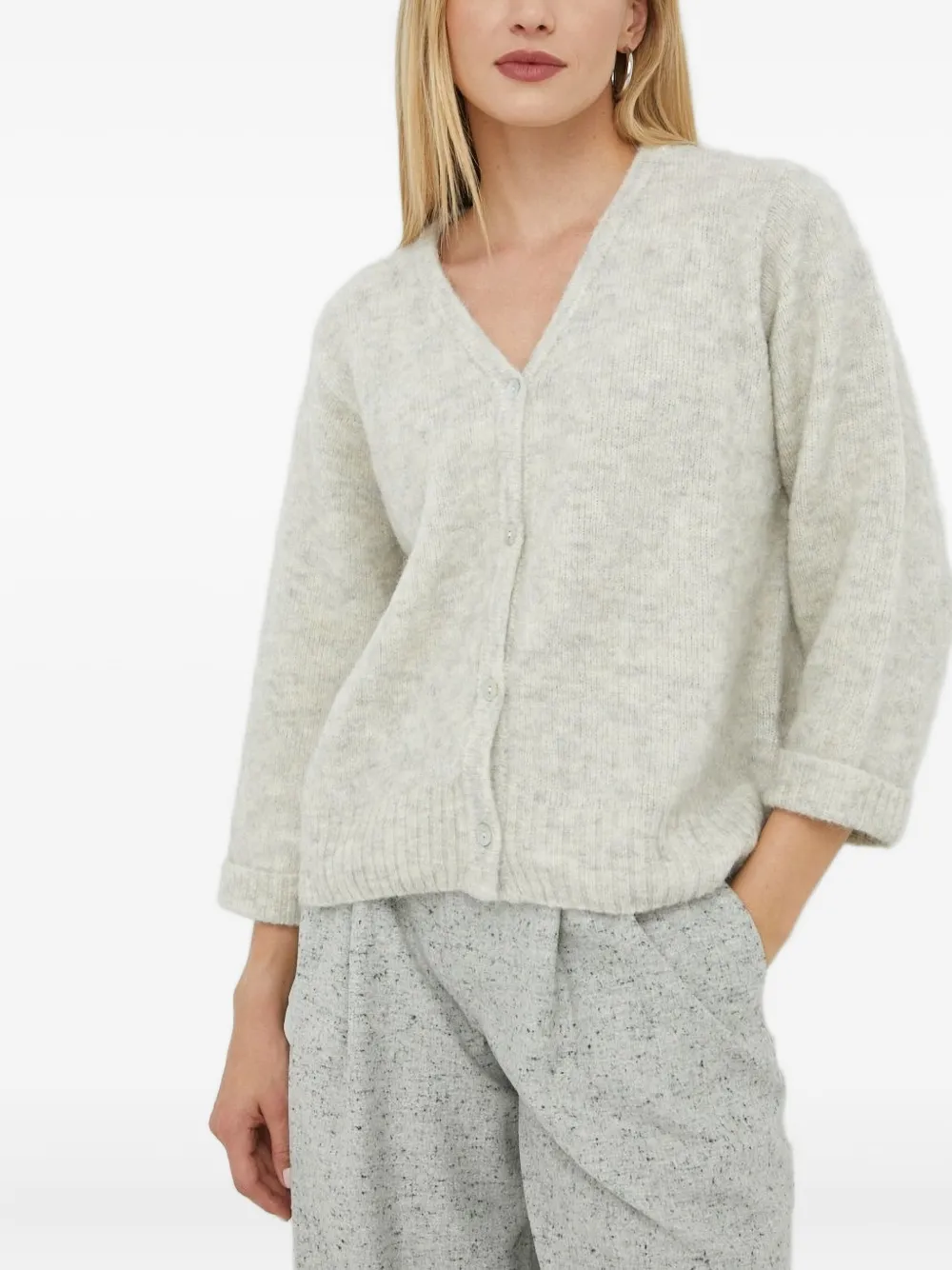 Кардиган с V-образным вырезом и пуговицами American Vintage, нейтральный
Кардиган с V-образным вырезом и пуговицами American Vintage, нейтральный