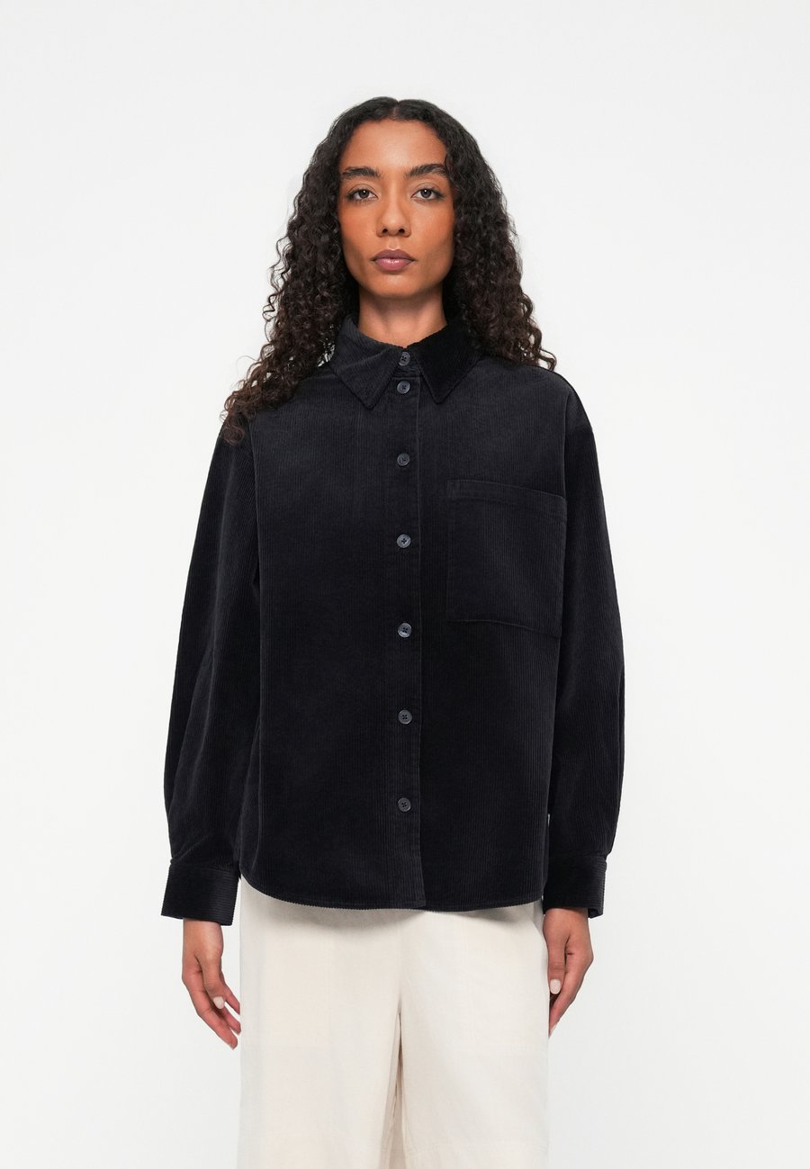 Блуза Marc O'Polo DENIM Button-down blouse, Blue Depths/Dark Blue
Блуза Marc O'Polo DENIM Button-down blouse, Blue Depths/Dark Blue