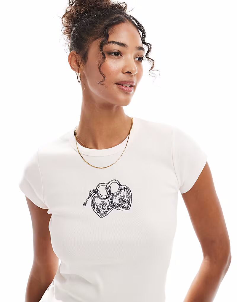 Футболка Miss Selfridge с сердечком и удлиненной резинкой, светло-розового цвета
Футболка Miss Selfridge с сердечком и удлиненной резинкой, светло-розового цвета