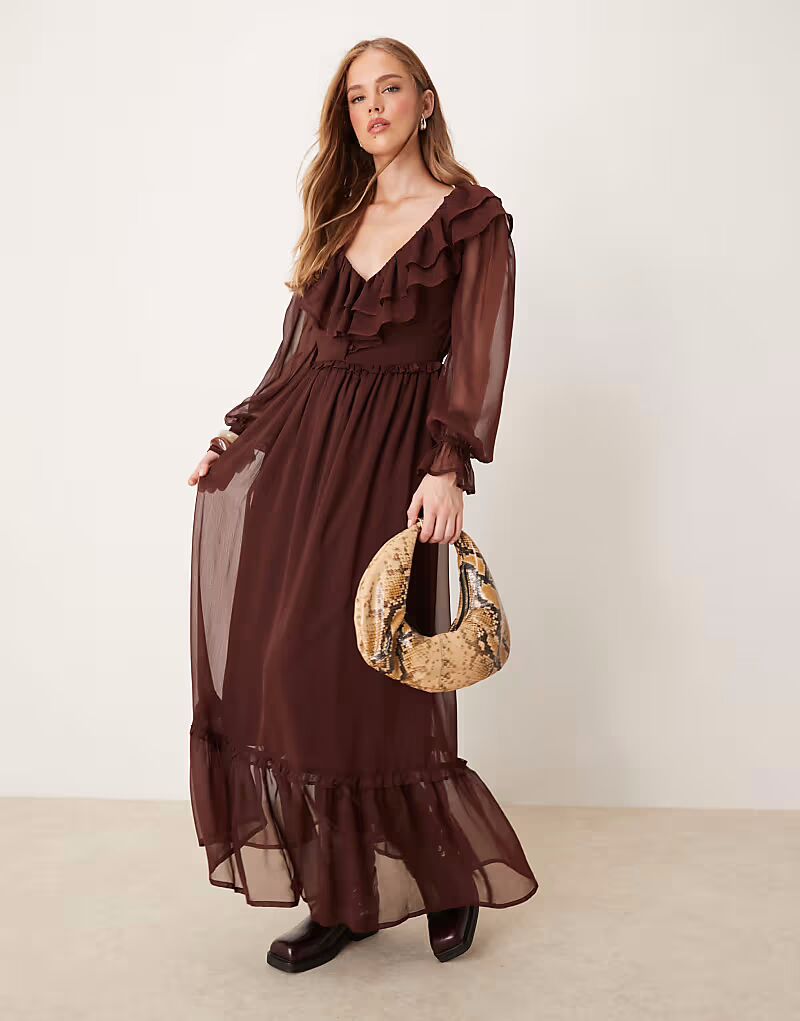 Платье макси Miss Selfridge с длинными рукавами и оборками шоколадного цвета
Платье макси Miss Selfridge с длинными рукавами и оборками шоколадного цвета