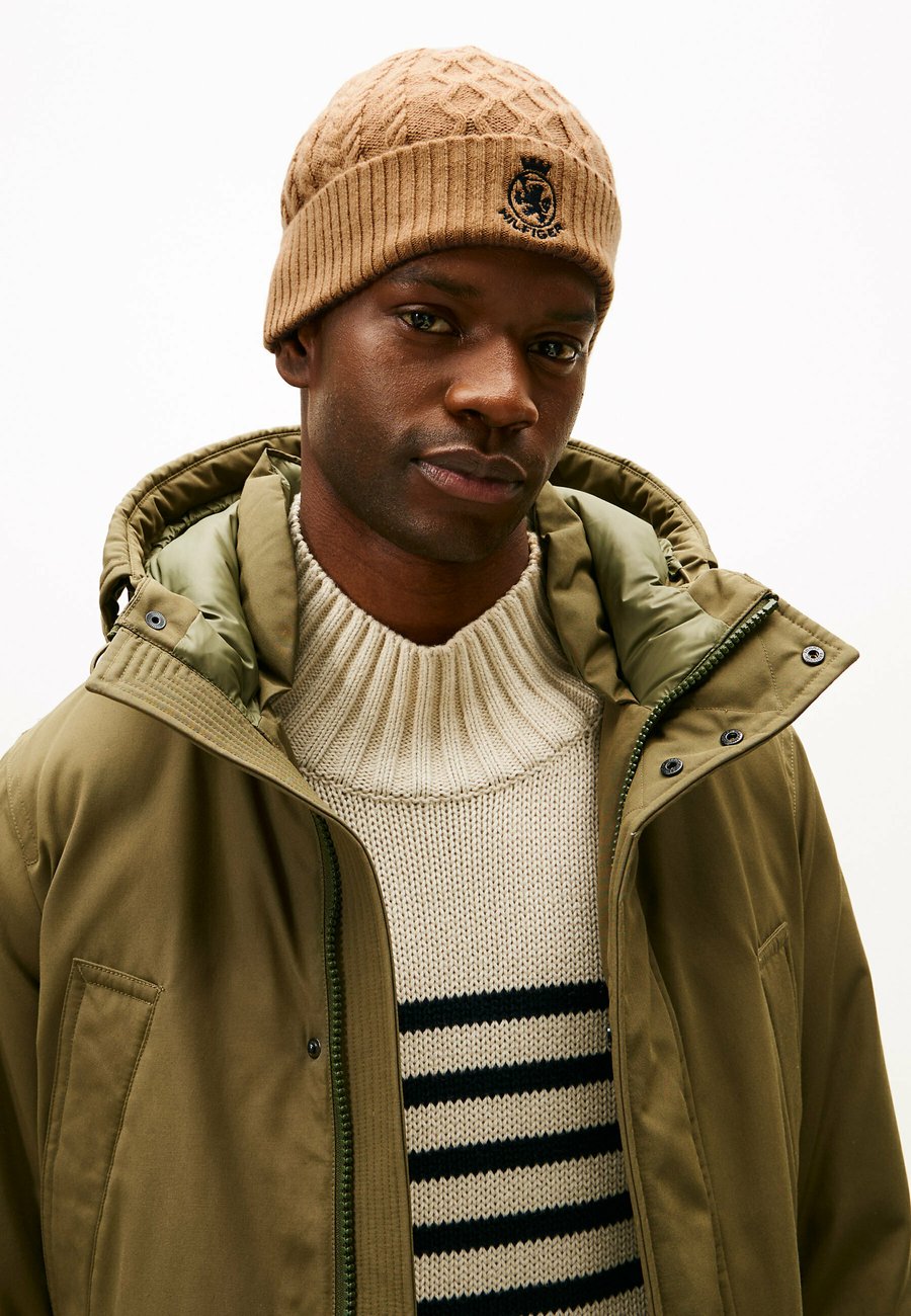 Шапка Tommy Hilfiger CREST CABLE, Timeless Camel Space Blue/Beige
Шапка Tommy Hilfiger CREST CABLE, Timeless Camel Space Blue/Beige