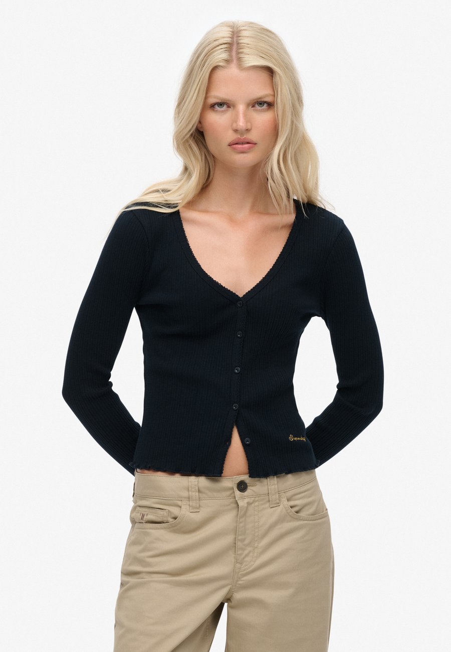 Кардиган Superdry & Co ESSENTIAL BUTTON THROUGH LONG SLEEVE, Eclipse Navy/Blue
Кардиган Superdry & Co ESSENTIAL BUTTON THROUGH LONG SLEEVE, Eclipse Navy/Blue