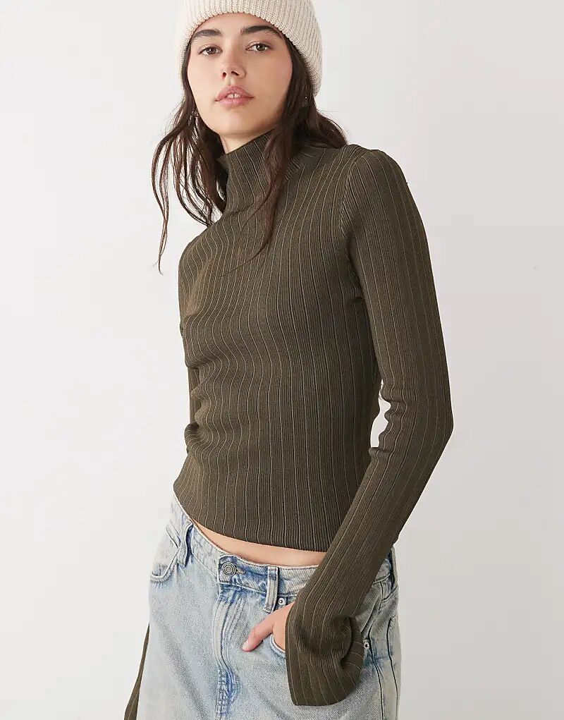 Приталенный джемпер Weekday с высоким воротом в двухцветном исполнении цвета хаки и темно-коричневого цвета эксклюзивно для ASOS
Приталенный джемпер Weekday с высоким воротом в двухцветном исполнении цвета хаки и темно-коричневого цвета эксклюзивно для ASOS