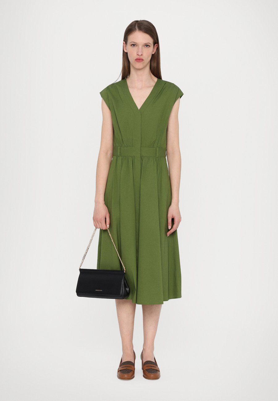 Клатч MICHAEL Michael Kors CARMINE , Black
Клатч MICHAEL Michael Kors CARMINE , Black