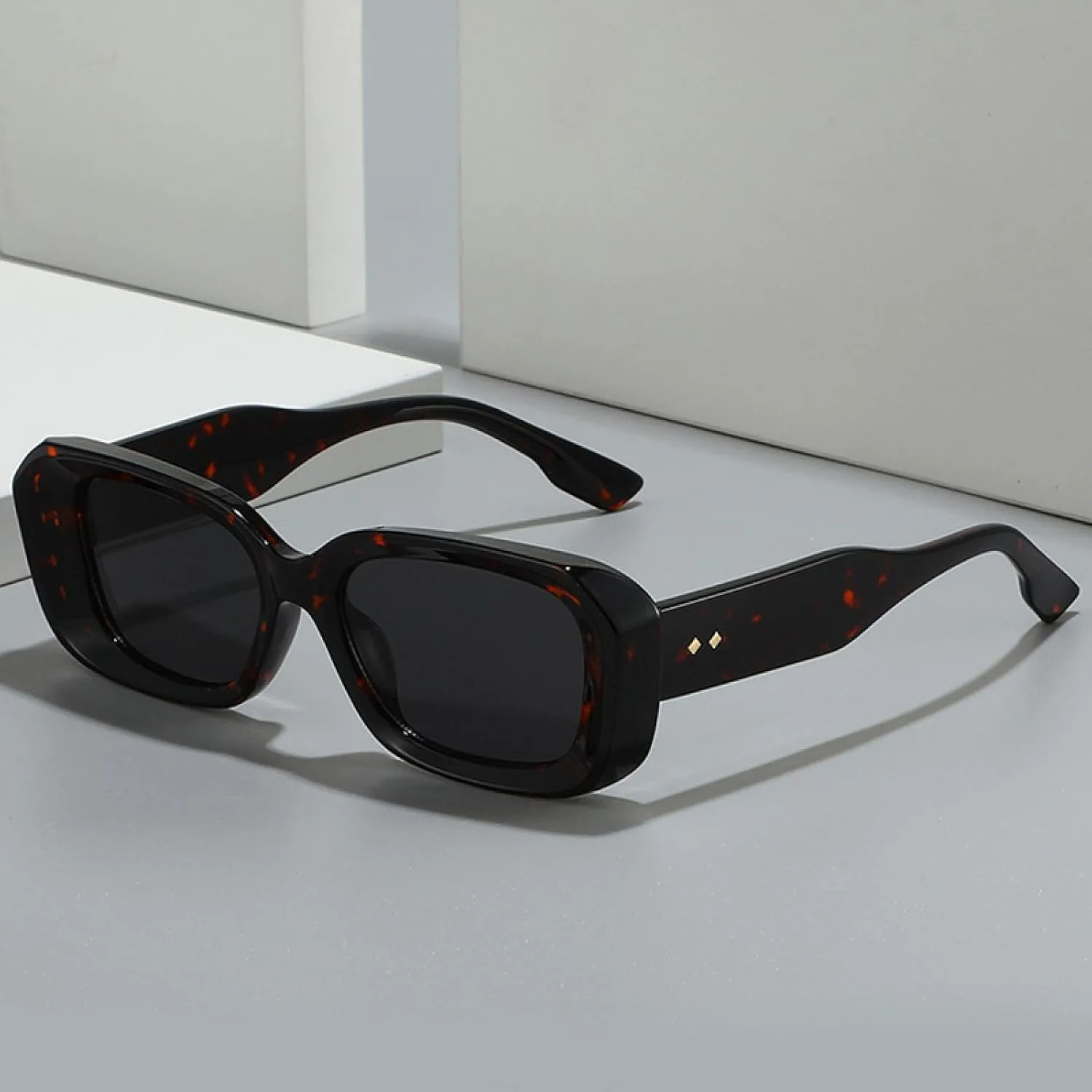 Женские солнцезащитные очки с заклепками, градиентные, защита от УФ-излучения UV400; мужские солнцезащитные очки зеленого и розового цвета DSVIGF, Black Tea
Женские солнцезащитные очки с заклепками, градиентные, защита от УФ-излучения UV400; мужские солнцезащитные очки зеленого и розового цвета DSVIGF, Black Tea