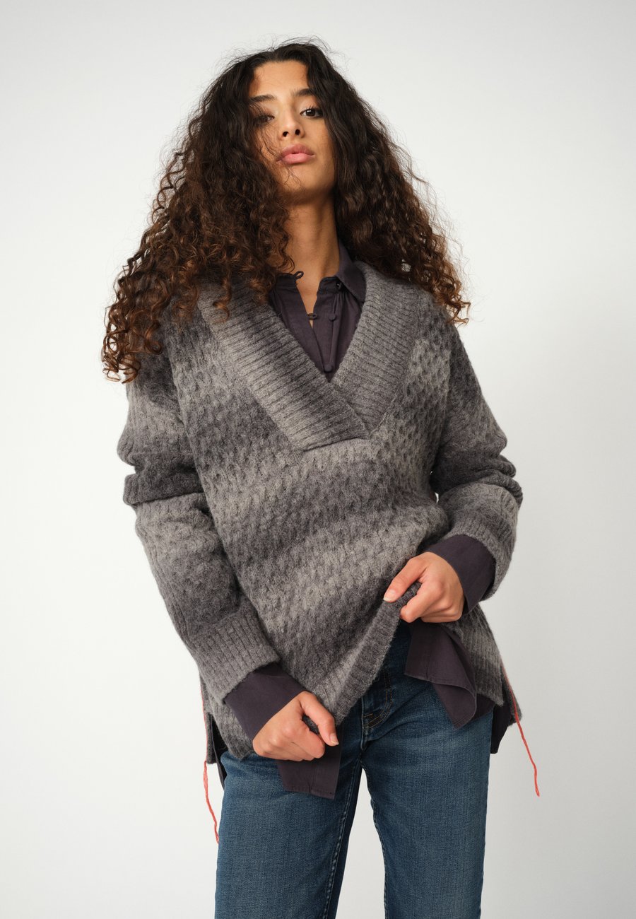 Джемпер HEYANNO Jumper, Black
Джемпер HEYANNO Jumper, Black