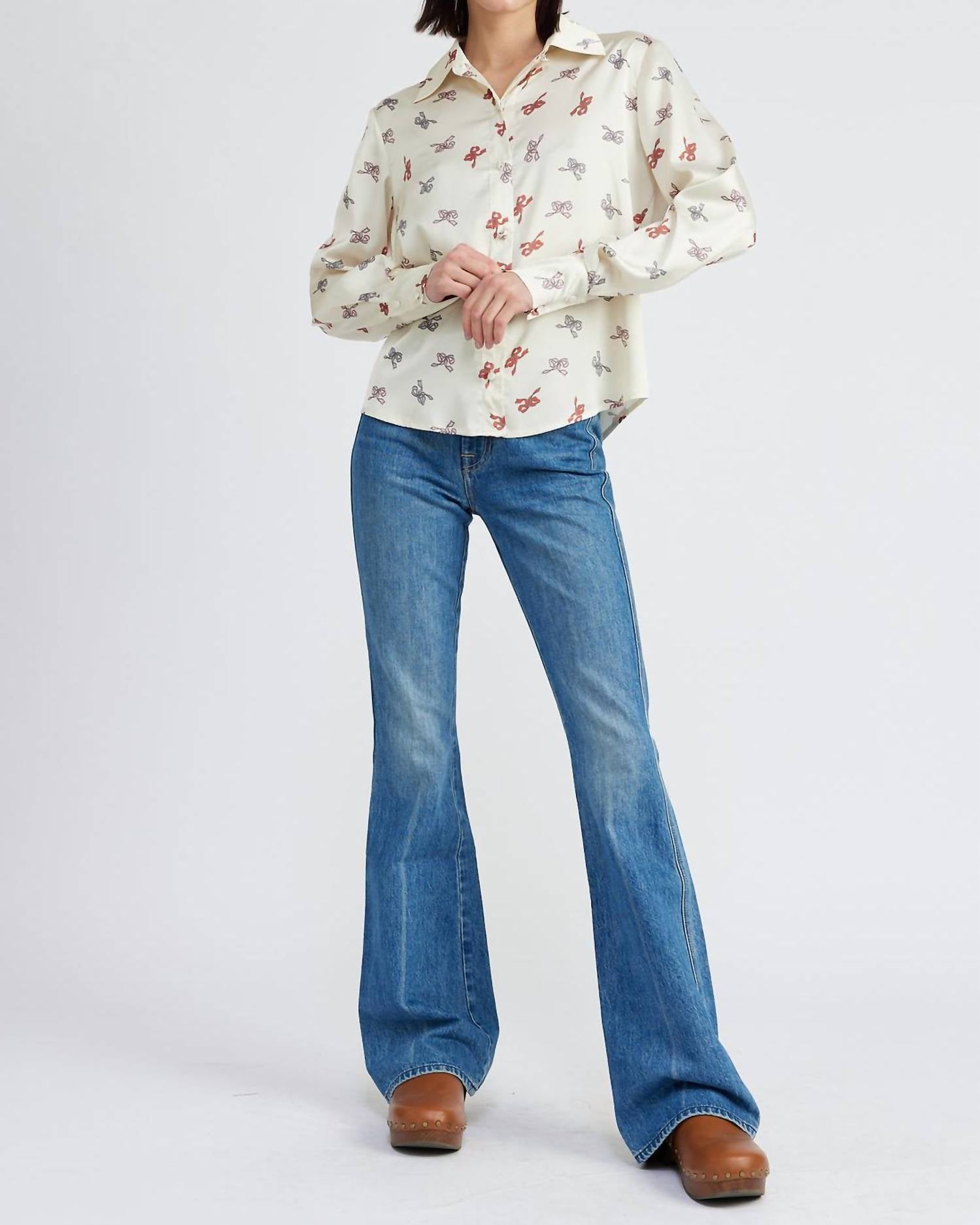 Maeve Блуза с принтом банта в цвете слоновой кости на пуговицах Jacquie The Label
Maeve Блуза с принтом банта в цвете слоновой кости на пуговицах Jacquie The Label